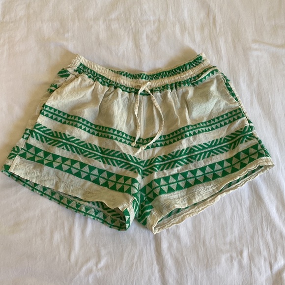 Sofia green and cream colored crop & short set - Picture 5 of 8